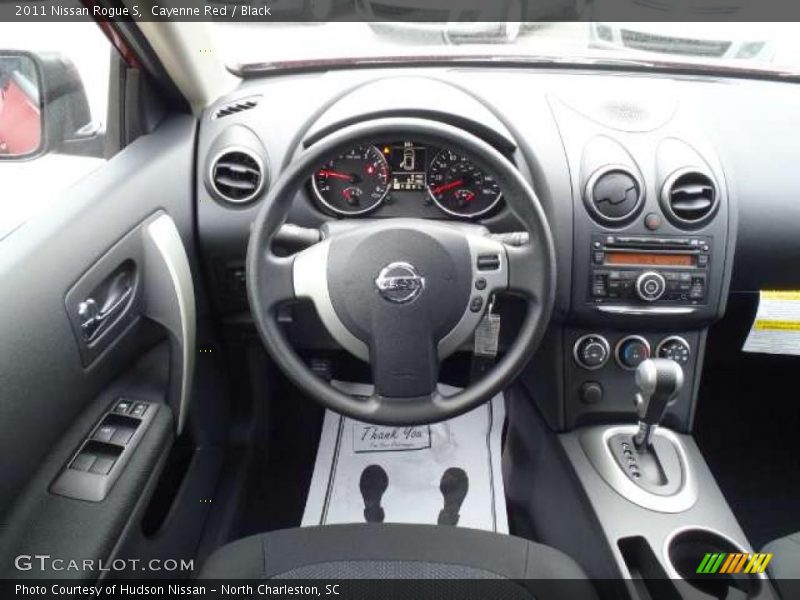 Cayenne Red / Black 2011 Nissan Rogue S