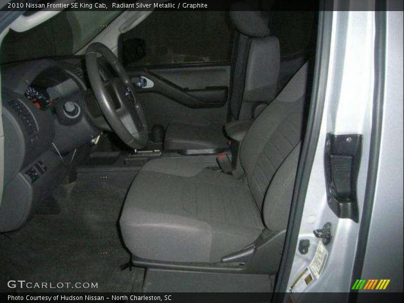 Radiant Silver Metallic / Graphite 2010 Nissan Frontier SE King Cab