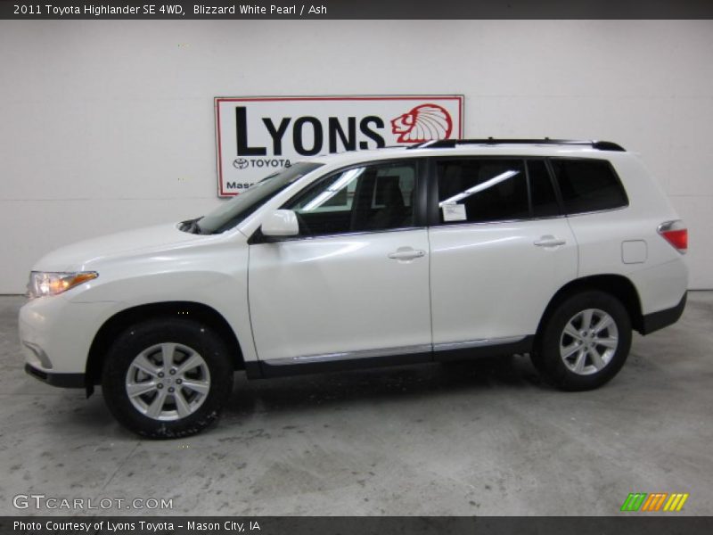 Blizzard White Pearl / Ash 2011 Toyota Highlander SE 4WD