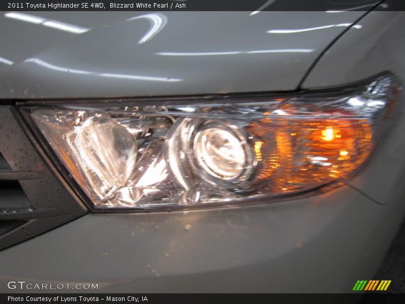 Blizzard White Pearl / Ash 2011 Toyota Highlander SE 4WD