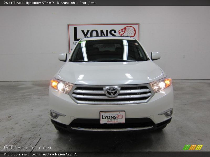 Blizzard White Pearl / Ash 2011 Toyota Highlander SE 4WD