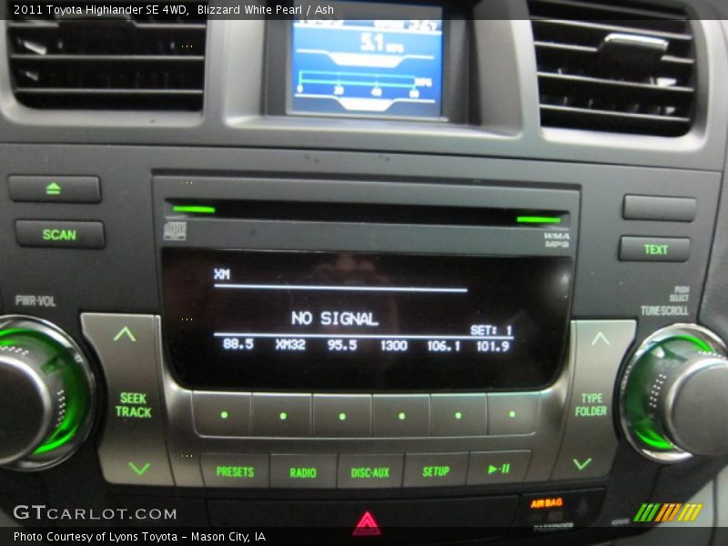 Blizzard White Pearl / Ash 2011 Toyota Highlander SE 4WD