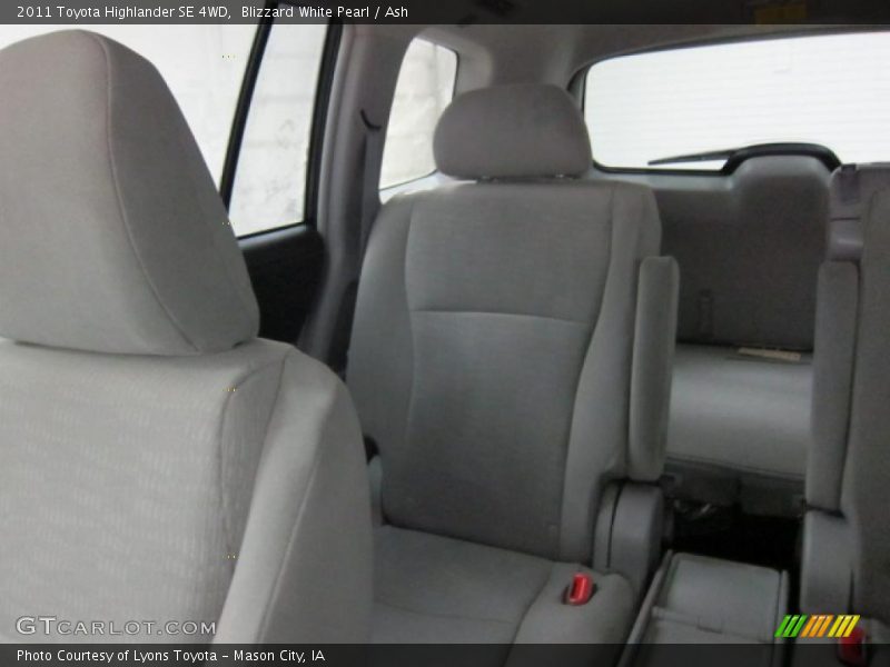 Blizzard White Pearl / Ash 2011 Toyota Highlander SE 4WD