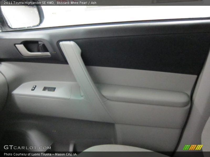 Blizzard White Pearl / Ash 2011 Toyota Highlander SE 4WD