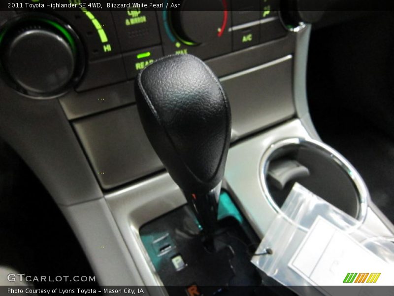 Blizzard White Pearl / Ash 2011 Toyota Highlander SE 4WD