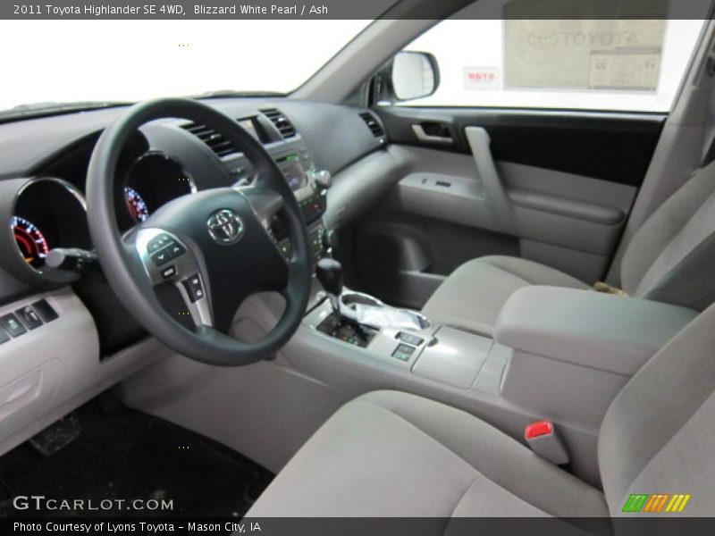 Blizzard White Pearl / Ash 2011 Toyota Highlander SE 4WD