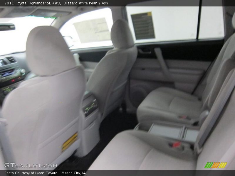 Blizzard White Pearl / Ash 2011 Toyota Highlander SE 4WD