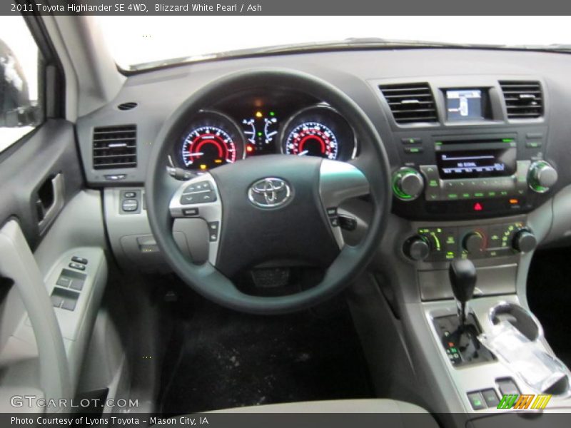 Blizzard White Pearl / Ash 2011 Toyota Highlander SE 4WD