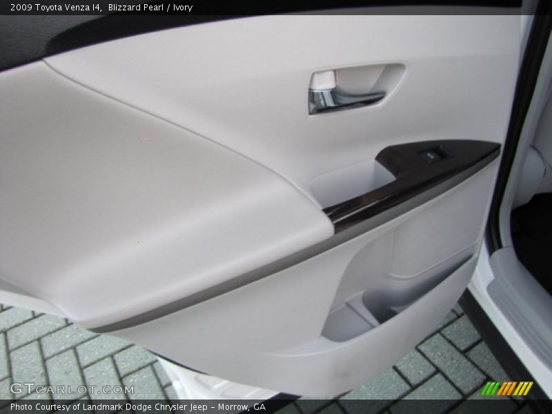 Blizzard Pearl / Ivory 2009 Toyota Venza I4