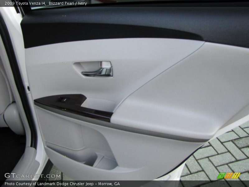 Blizzard Pearl / Ivory 2009 Toyota Venza I4