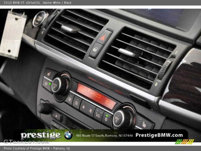 Alpine White / Black 2010 BMW X5 xDrive30i