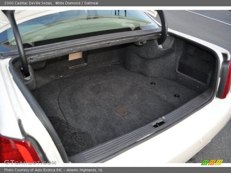 White Diamond / Oatmeal 2000 Cadillac DeVille Sedan