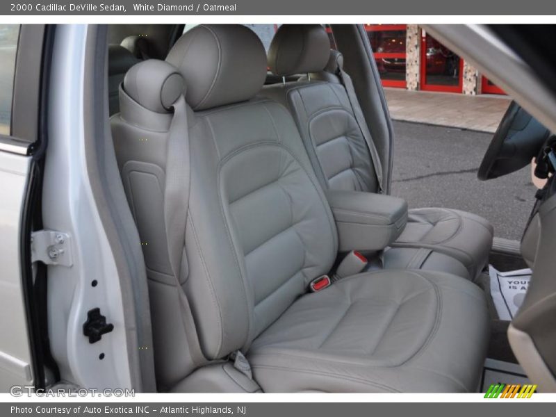 White Diamond / Oatmeal 2000 Cadillac DeVille Sedan
