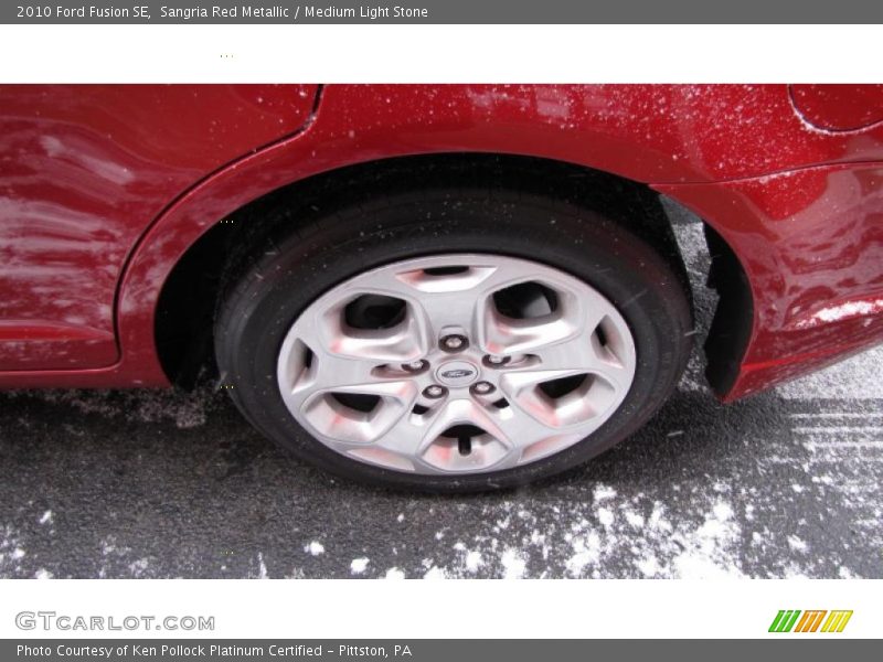 Sangria Red Metallic / Medium Light Stone 2010 Ford Fusion SE