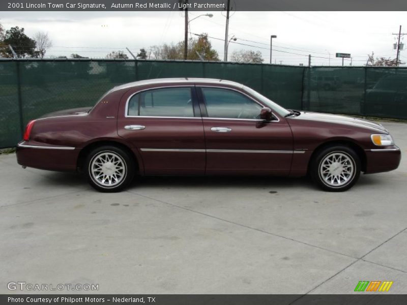 Autumn Red Metallic / Light Parchment 2001 Lincoln Town Car Signature