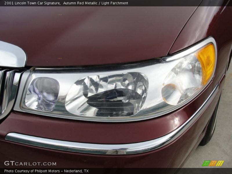 Autumn Red Metallic / Light Parchment 2001 Lincoln Town Car Signature