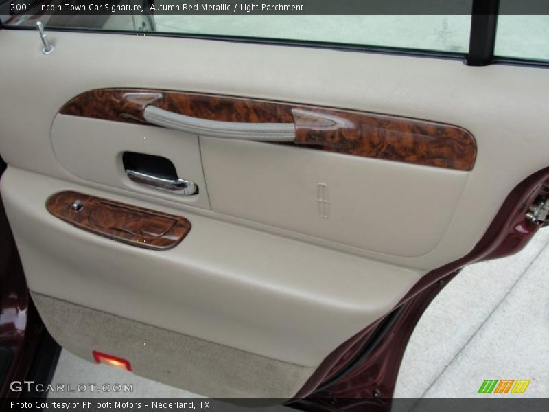 Door Panel of 2001 Town Car Signature