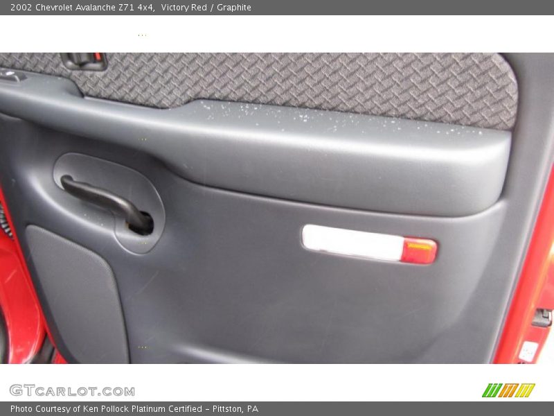 Victory Red / Graphite 2002 Chevrolet Avalanche Z71 4x4