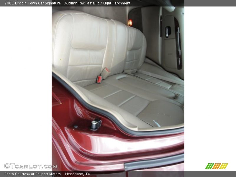 Autumn Red Metallic / Light Parchment 2001 Lincoln Town Car Signature