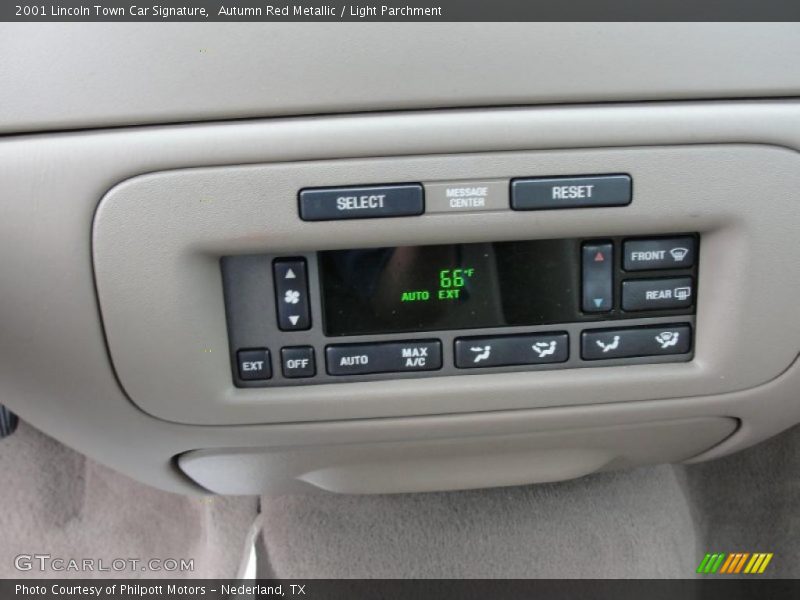 Autumn Red Metallic / Light Parchment 2001 Lincoln Town Car Signature