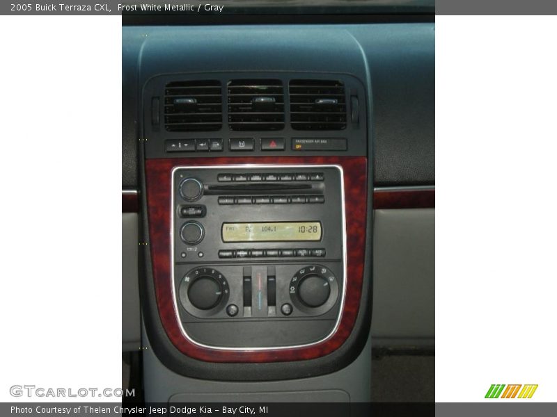 Controls of 2005 Terraza CXL