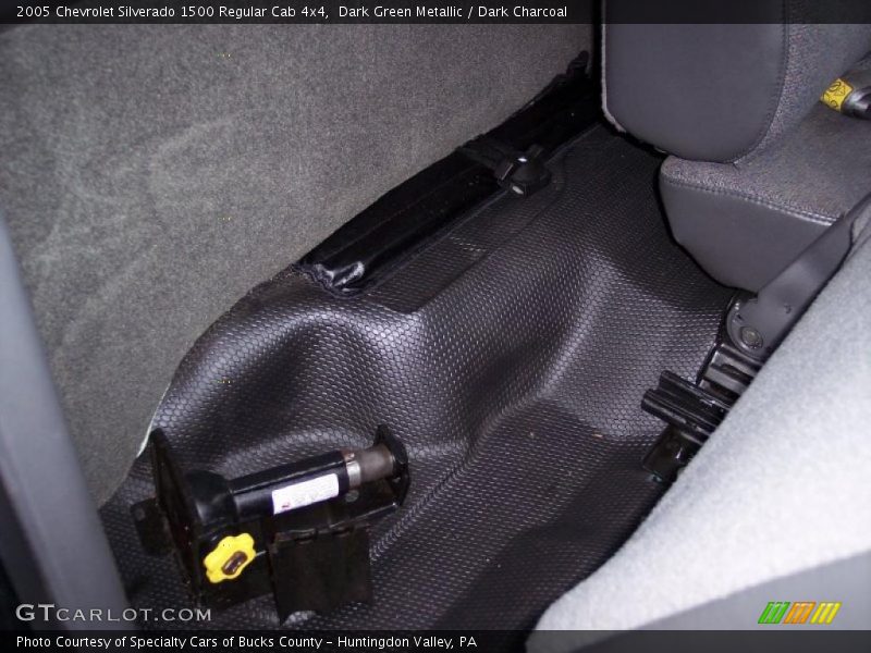 Dark Green Metallic / Dark Charcoal 2005 Chevrolet Silverado 1500 Regular Cab 4x4