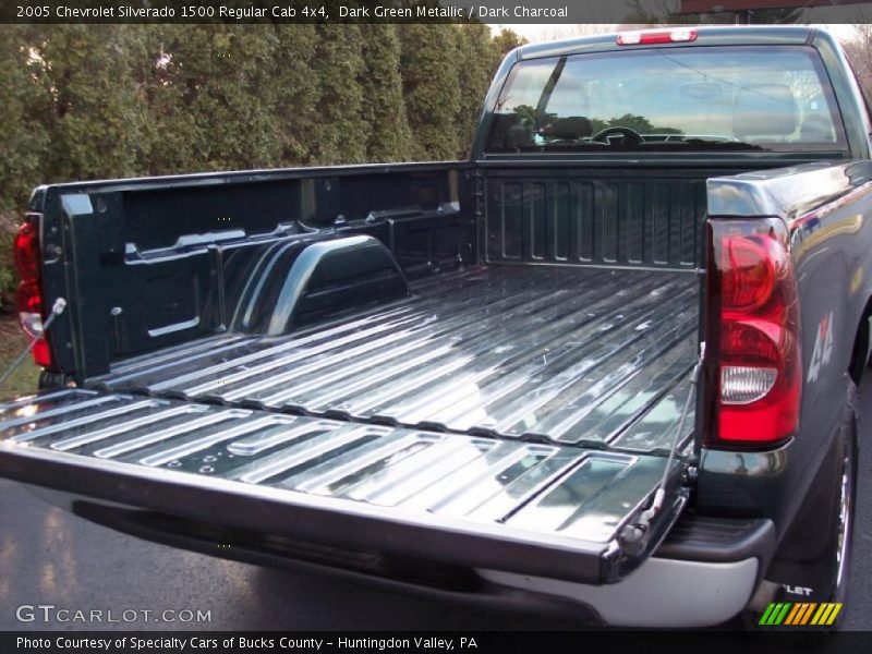 Dark Green Metallic / Dark Charcoal 2005 Chevrolet Silverado 1500 Regular Cab 4x4