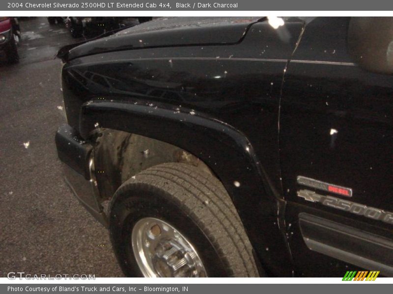 Black / Dark Charcoal 2004 Chevrolet Silverado 2500HD LT Extended Cab 4x4