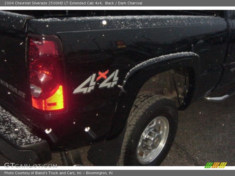 Black / Dark Charcoal 2004 Chevrolet Silverado 2500HD LT Extended Cab 4x4