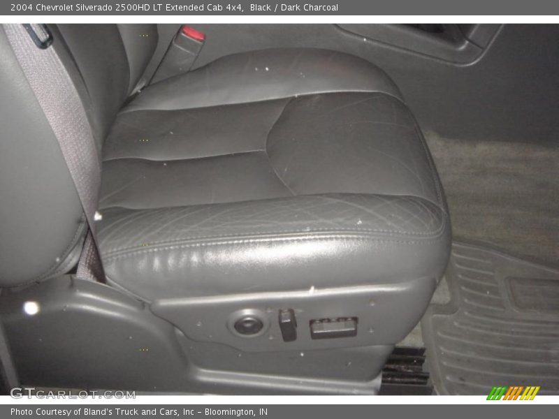 Black / Dark Charcoal 2004 Chevrolet Silverado 2500HD LT Extended Cab 4x4