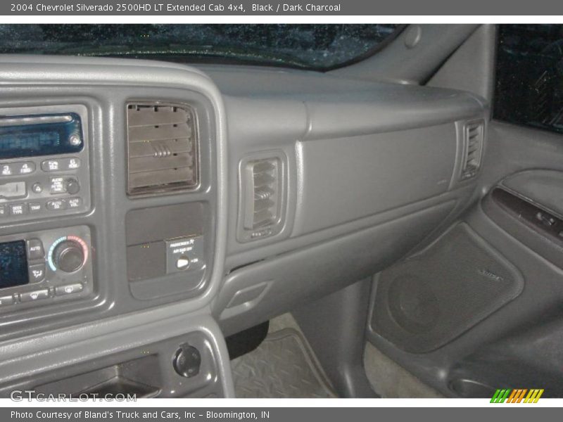 Black / Dark Charcoal 2004 Chevrolet Silverado 2500HD LT Extended Cab 4x4