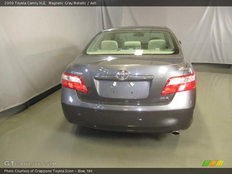 Magnetic Gray Metallic / Ash 2009 Toyota Camry XLE