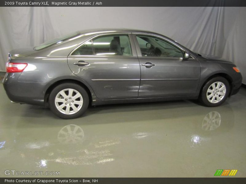 Magnetic Gray Metallic / Ash 2009 Toyota Camry XLE