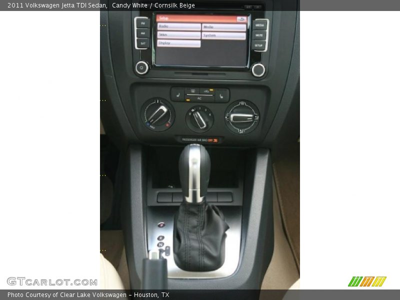 Candy White / Cornsilk Beige 2011 Volkswagen Jetta TDI Sedan
