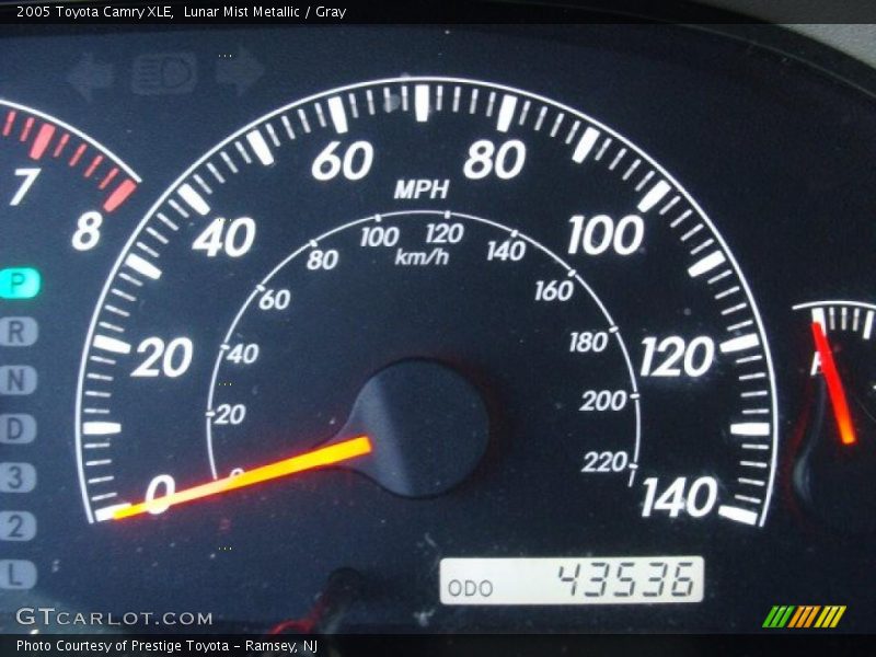 Lunar Mist Metallic / Gray 2005 Toyota Camry XLE