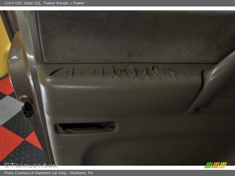 Pewter Metallic / Pewter 2004 GMC Safari SLE