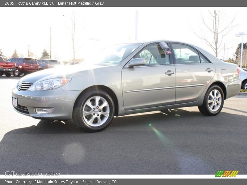Lunar Mist Metallic / Gray 2005 Toyota Camry XLE V6