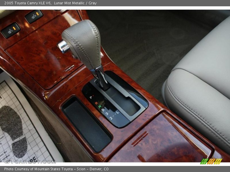 Lunar Mist Metallic / Gray 2005 Toyota Camry XLE V6