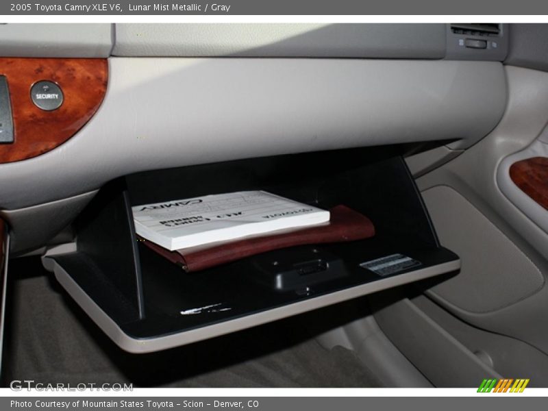 Lunar Mist Metallic / Gray 2005 Toyota Camry XLE V6