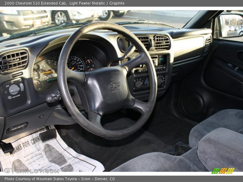 Light Pewter Metallic / Graphite 2000 Chevrolet S10 Extended Cab