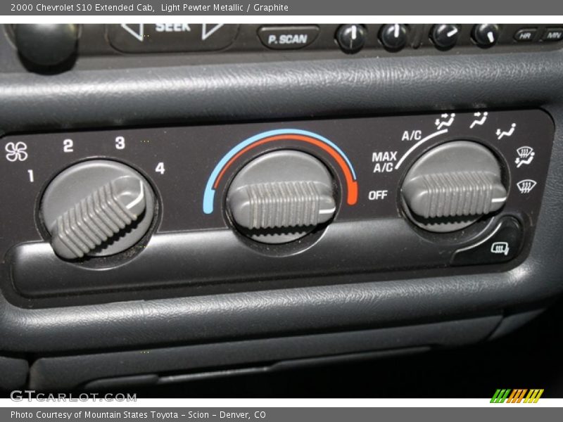 Light Pewter Metallic / Graphite 2000 Chevrolet S10 Extended Cab