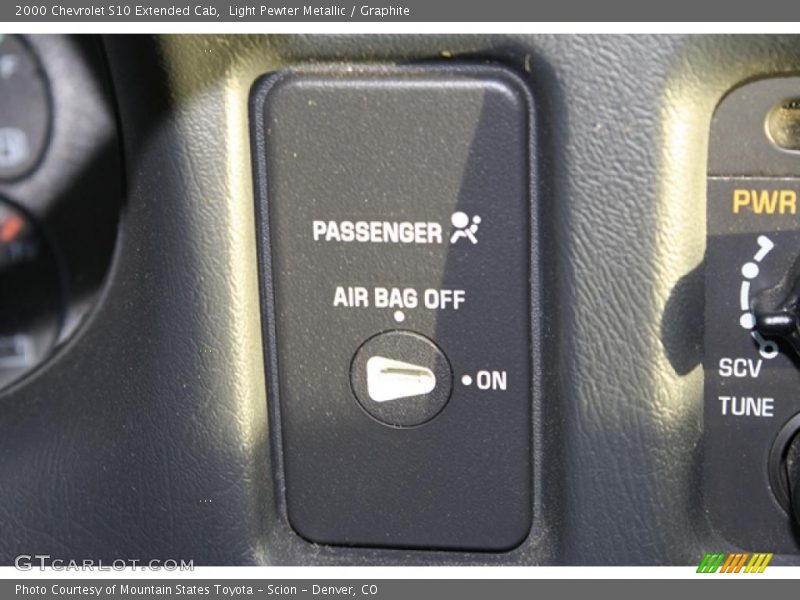 Light Pewter Metallic / Graphite 2000 Chevrolet S10 Extended Cab