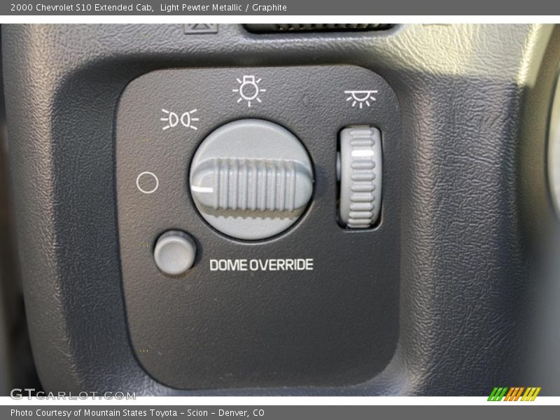 Light Pewter Metallic / Graphite 2000 Chevrolet S10 Extended Cab