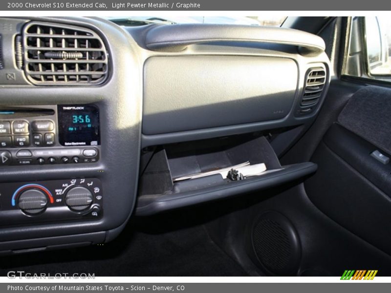 Light Pewter Metallic / Graphite 2000 Chevrolet S10 Extended Cab