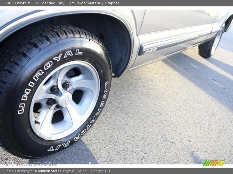 Light Pewter Metallic / Graphite 2000 Chevrolet S10 Extended Cab