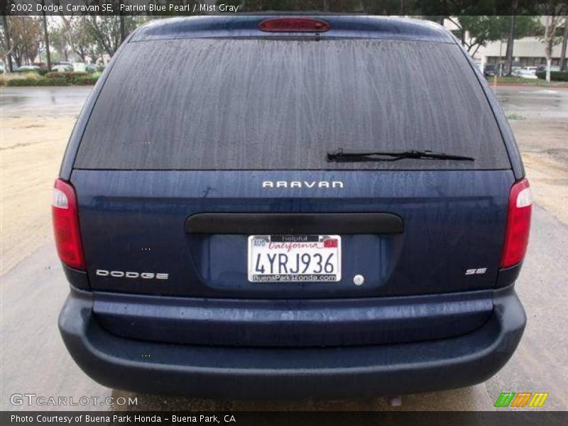 Patriot Blue Pearl / Mist Gray 2002 Dodge Caravan SE