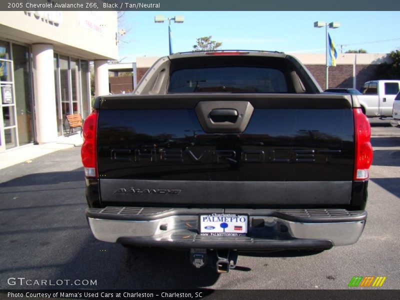 Black / Tan/Neutral 2005 Chevrolet Avalanche Z66