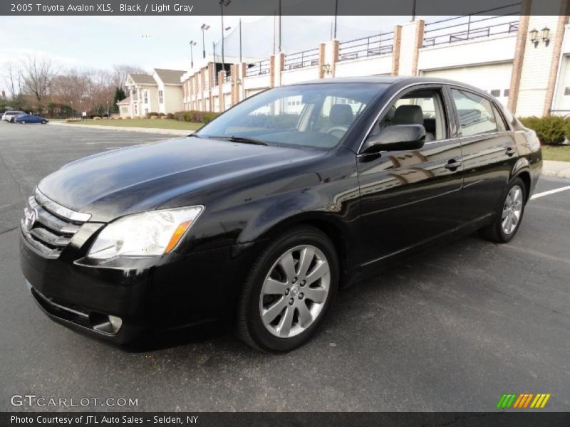 Black / Light Gray 2005 Toyota Avalon XLS