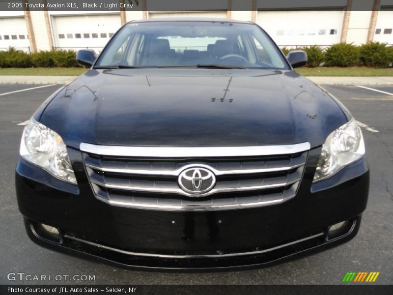 Black / Light Gray 2005 Toyota Avalon XLS