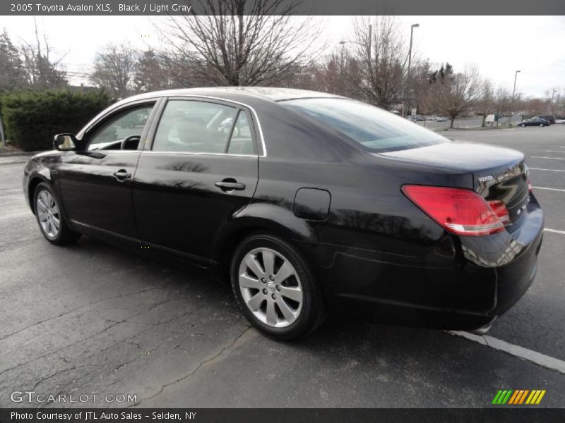 Black / Light Gray 2005 Toyota Avalon XLS